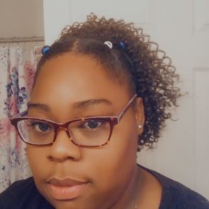 Meet your Posher, Alicia